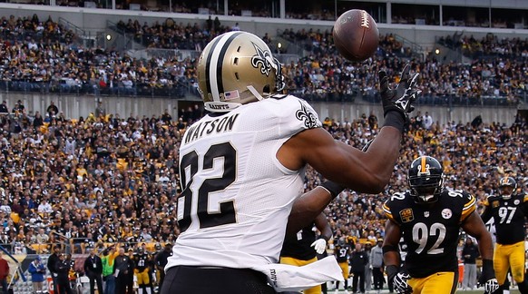 PITTSBURGH, PA - NOVEMBER 30: Benjamin Watson #82 of the New Orleans Saints catches a pass for a second quarter touchdown against the Pittsburgh Steelers at Heinz Field on November 30, 2014 in Pittsbu ...