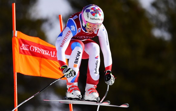 Michelle Gisin, of Switzerland, skis down the course during the men&#039;s World Cup downhill ski race in Lake Louise, Alberta on Saturday, Dec. 1, 2018. (Frank Gunn/The Canadian Press via AP)