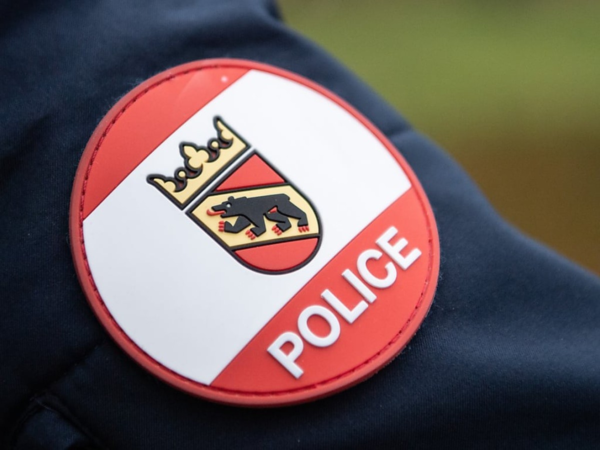 Tragischer Unfall in Frutigen: Autolenkerin stirbt zwischen Autotür und Zaunpfosten (Polizei-Archivbild)