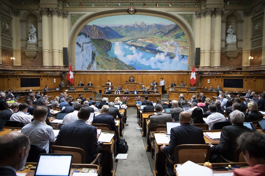 Parlamentarier debattieren an der Herbstsession der Eidgenoessischen Raete, am Freitag, 28. September 2018 im Nationalrat in Bern. (KEYSTONE/Anthony Anex)