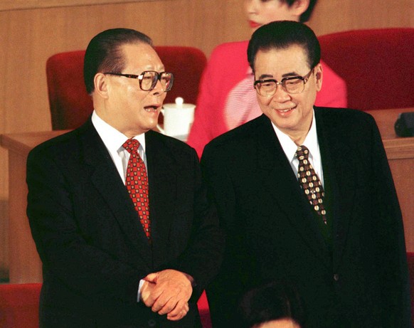 FILE - In this March 14, 1998, file photo, then Chinese President Jiang Zemin, left, and then Premier Li Peng, talk during the closing ceremony of the Chinese People&#039;s Political Consultative Cong ...