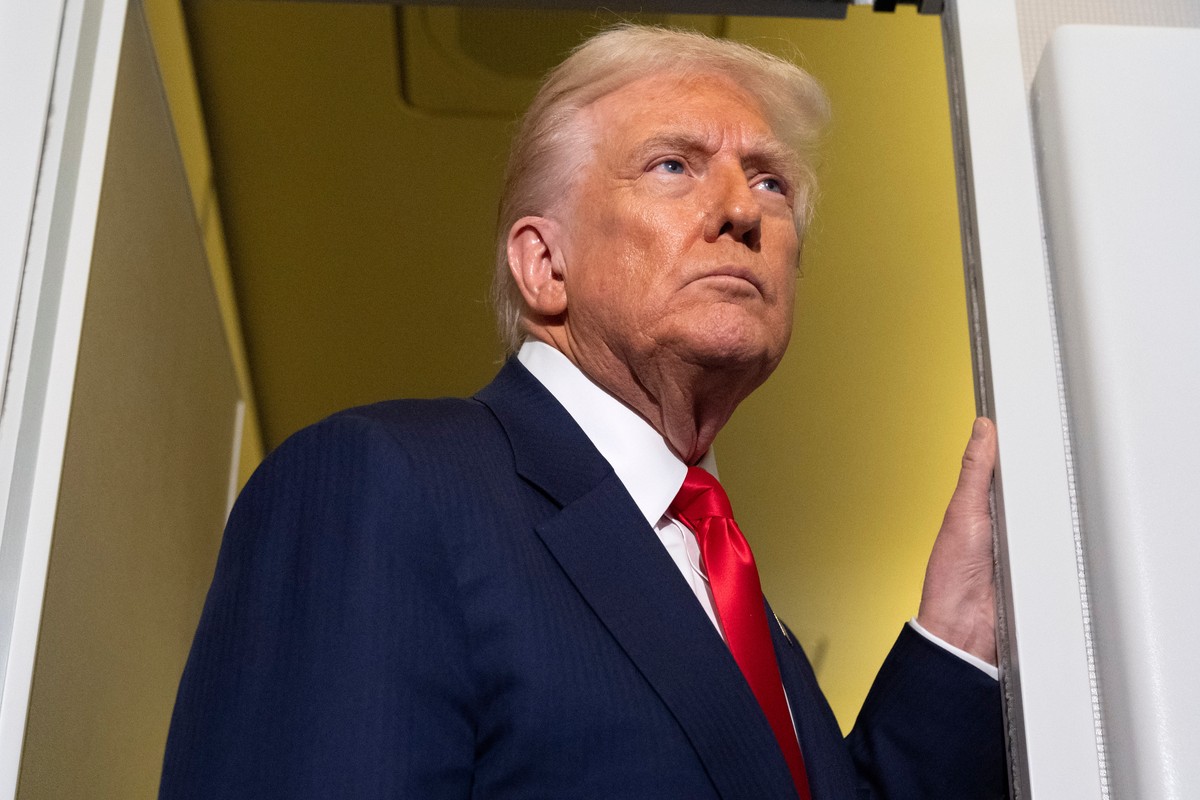 President Donald Trump speaks with reporters aboard Air Force One shortly after taking off from Busan, South Korea, en route to Joint Base Andrews, Md., Thursday, Oct. 30, 2025. (AP Photo/Mark Schiefe ...