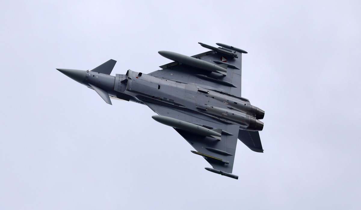 epa10056659 An Austrian Armed Forces (Bundesheer) Eurofighter Typhoon fighter jet flies over the track during the track inspections of the Formula One Grand Prix of Austria at the Red Bull Ring in Spi ...
