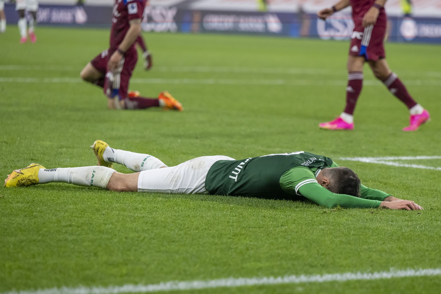 La deception de l&#039;attaquant st-gallois Jeremy Guillemenot, lors de la rencontre de football de Super League entre le Geneve Servette FC et le FC St. Gallen, ce samedi 29 avril 2023 au stade de Ge ...