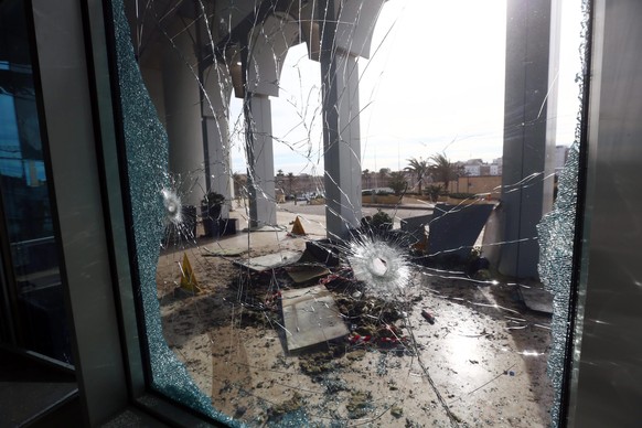 Eingangsbereich des Hotels&nbsp;Corinthia in Tripolis nach dem Selbstmordanschlag.&nbsp;