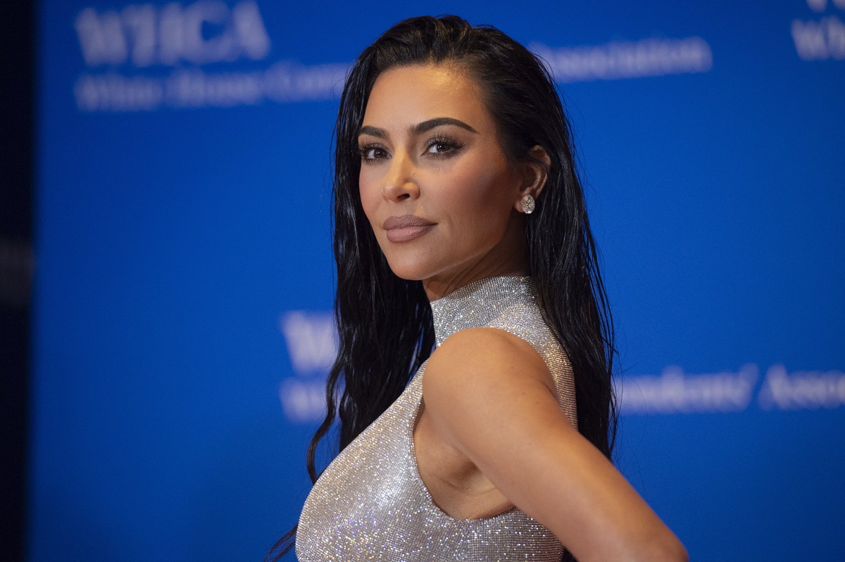 epa09919773 Socialiate Kim Kardashian arrives at the 2022 White House Correspondents' Association Dinner at the Washington Hilton in Washington, DC, USA, 30 April 2022. The dinner is back this ye ...
