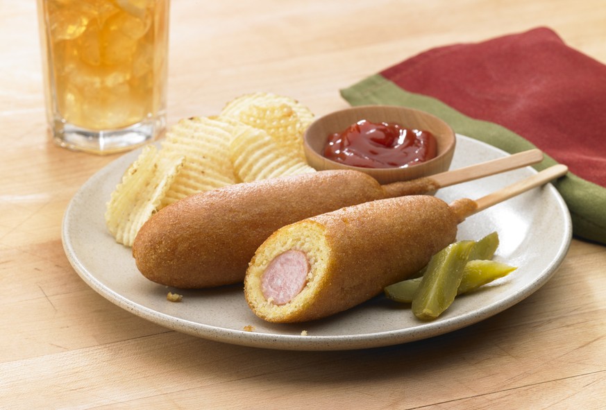 corn dogs wurst mais usa snack essen food wienerli http://www.johnsonville.com/products/smoked-sausage-corn-dogs.html