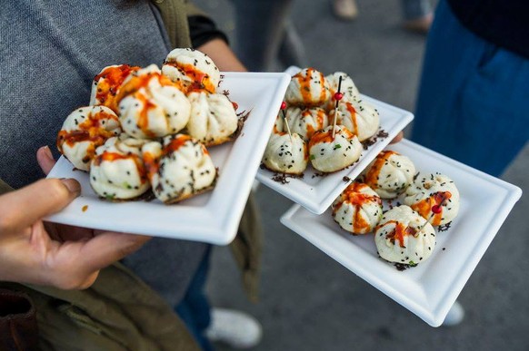 street food festival zürich 2016 https://www.facebook.com/streetfoodfestivalzurich/photos/a.552521324930378.1073741844.292427740939739/552521744930336/?type=3&amp;theater