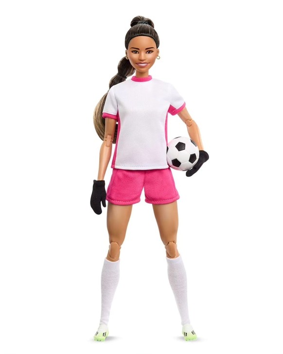 Mary Fowler mit ihrer Barbie-Puppe zum 65. Jubiläum von Barbie.