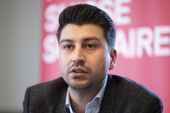 Nationalrat Fabian Molina, SP-ZH, spricht waehrend einem Point de Presse der SP Schweiz zum &quot;Milliarden-Finanzdebakel&quot; bei der Armee, am Freitag, 2. Februar 2024 im Bundeshaus in Bern. (KEYS ...
