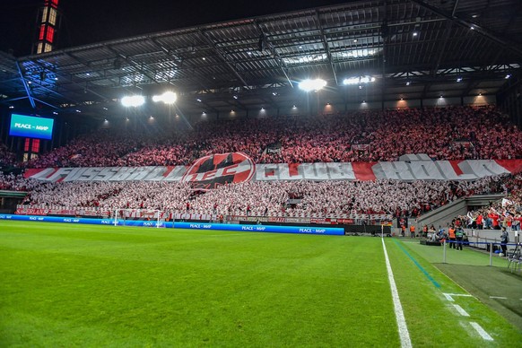 15.09.2022, xjpx, Fussball UEFA Conference League, 1.FC Koeln - 1.FC Slovacko emspor, v.l. Choreo vor dem Spiel in der Koelner Suedkurve DFL/DFB REGULATIONS PROHIBIT ANY USE OF PHOTOGRAPHS as IMAGE SE ...