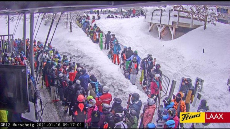 Viola Amherd: «Eine Schliessung der Skigebiete könnte nötig werden»\nHeute morgen, Laax Talstation.

Ich sag nichts mehr zu diesem Thema. Ich klnnte Schreien. Die Restaurants müssen schliessen und ban ...