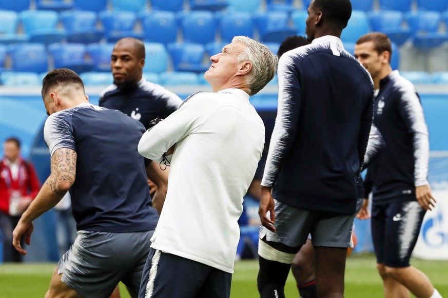 epa06876024 France&#039;s head coach Didier Deschamps (C) leads his team&#039;s training session in St.Petersburg, Russia, 09 July 2018. France will face Belgium in their FIFA World Cup 2018 semi fina ...