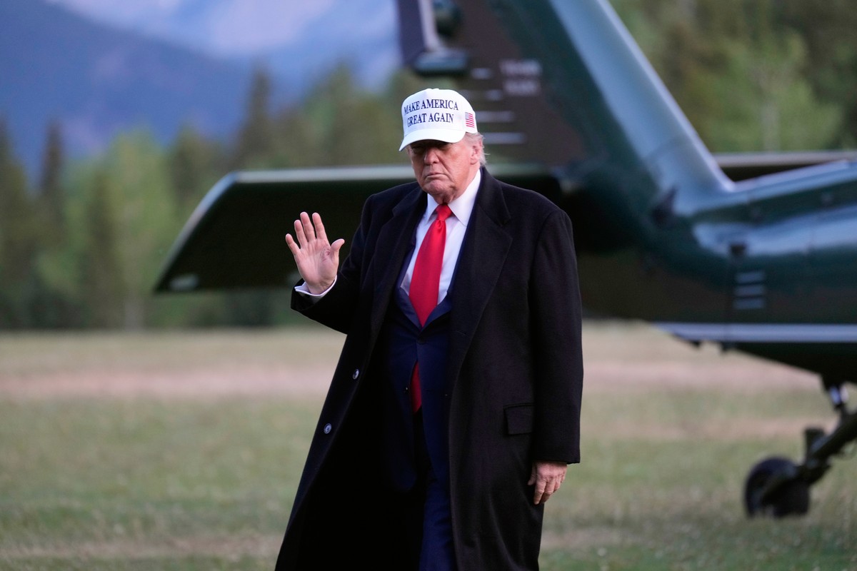 U.S. President Donald Trump arrives at the G7 Summit in Kananaskis, Alberta, Sunday, June 15, 2025. (Adrian Wyld/The Canadian Press via AP)
Trump Canada G7 Summit