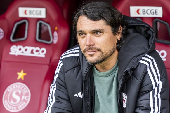 Cristian Damian Toro, coach of the Servette FC, observes his players, during the Womens Super League soccer match of Swiss Championship between Servette FC Chenois Feminin and GC Frauenfussball, at t ...