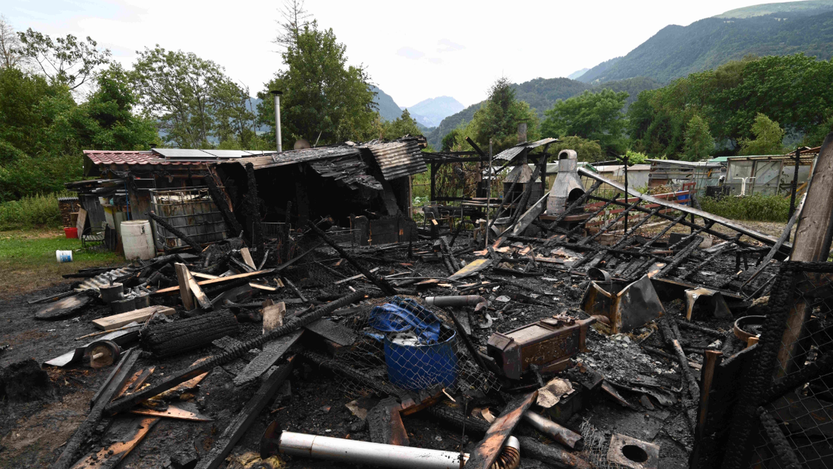 Feuer-zerst-rt-Schrebergarten-H-uschen-in-Bad-Ragaz-SG