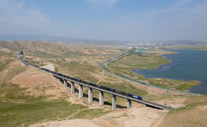 Unterwegs mit der höchsten Eisenbahn der Welt zwischen Gegenwart und Ewigkeit