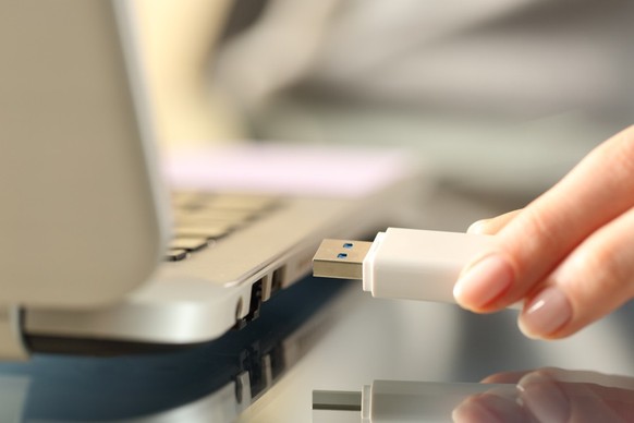 Dank der Flash-Speichertechnologie sind USB-Sticks kompakt und stromsparend.