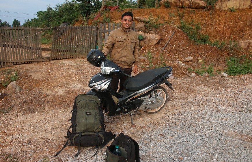 Das Autostopp-Experiment: Komme ich in Laos auf einer Strasse, die keine ist, überhaupt weiter?