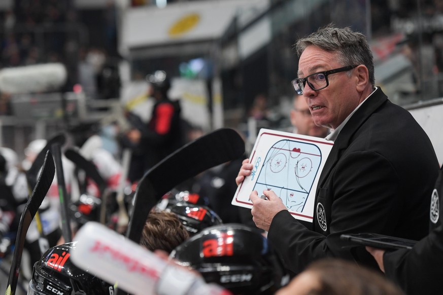Lugano?s Head Coach Chris Mcsorley, during the preliminary round game of National League A (NLA) Swiss Championship 2022/23 between HC Lugano against LHC Lausanne, at the Corner Arena in Lugano, Satur ...