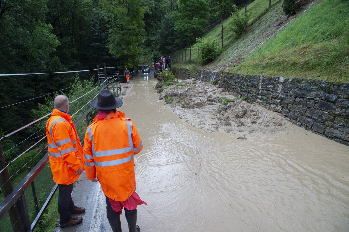 epa11465061 Municipal workers inspect the scene of a landslide in Breggia between the Sagno bridge and Caneggio in the Muggio Valley, Switzerland, 07 July 2024. The Valle di Muggio in southern Ticino  ...