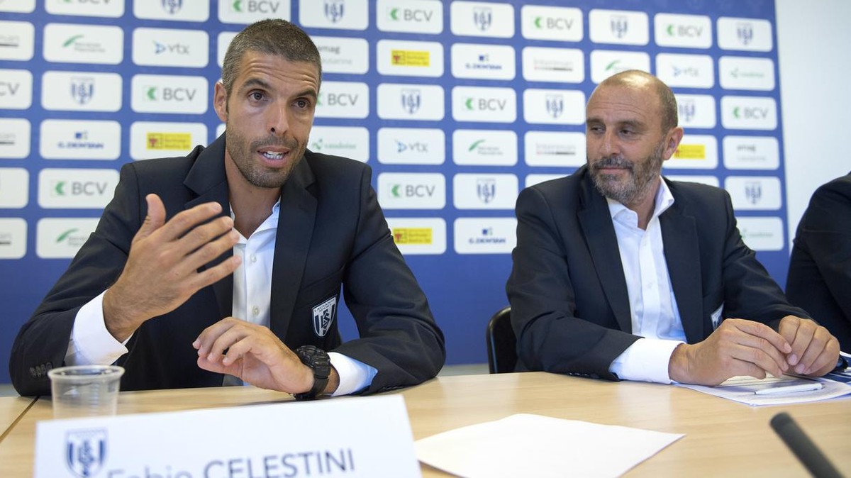 L'entraineur Fabio Celestini, gauche, et le president Alain Joseph, droite, s'expriment lors d'une conference de presse au debut de la saison 2016-2017 de football de la Super League du ...