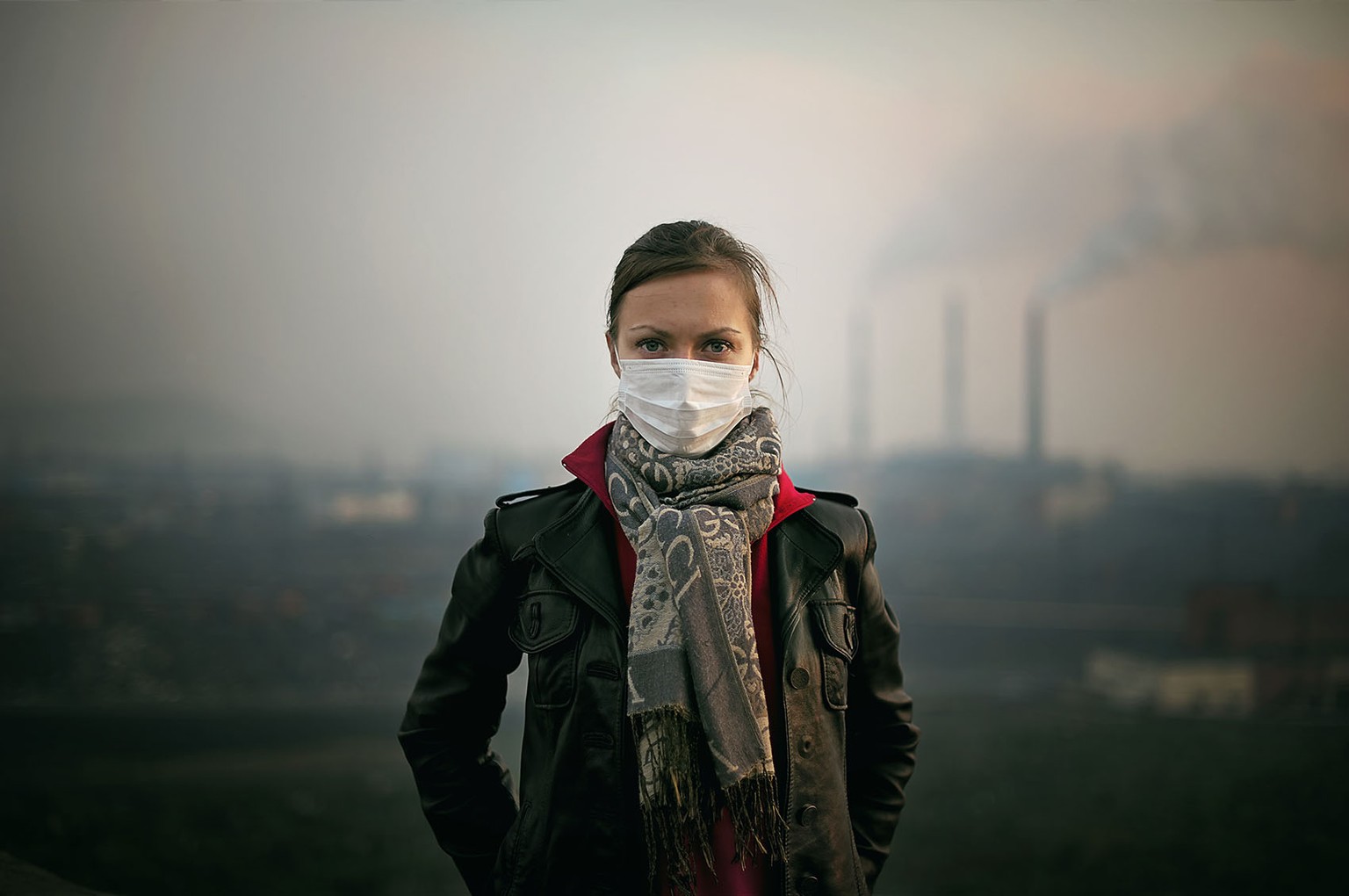 Pendant la période d&#039;été, l&#039;air est plus pollué qu&#039;à la normale. La différence de température entre les différentes couches de l&#039;atmosphère empêche l&#039;évacuation des fumées du  ...