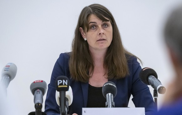 Stephanie Eymann, Vorsteherin des Justiz- und Sicherheitsdepartements, orientiert an einer Medienkonferenz ueber das Vorgehen im Straf- und Massnahmenvollzug sowie bei medizinischen Abklaerungen von T ...