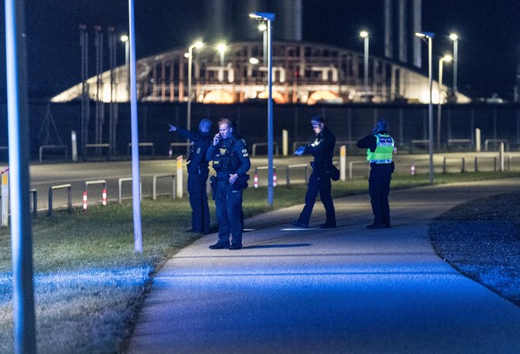 epa12398542 Danish police officers are present at Copenhagen Airport, planes cannot land or take off due to drone sightings, in Copenhagen, Denmark 22 September 2025. EPA/STEVEN KNAP DENMARK OUT