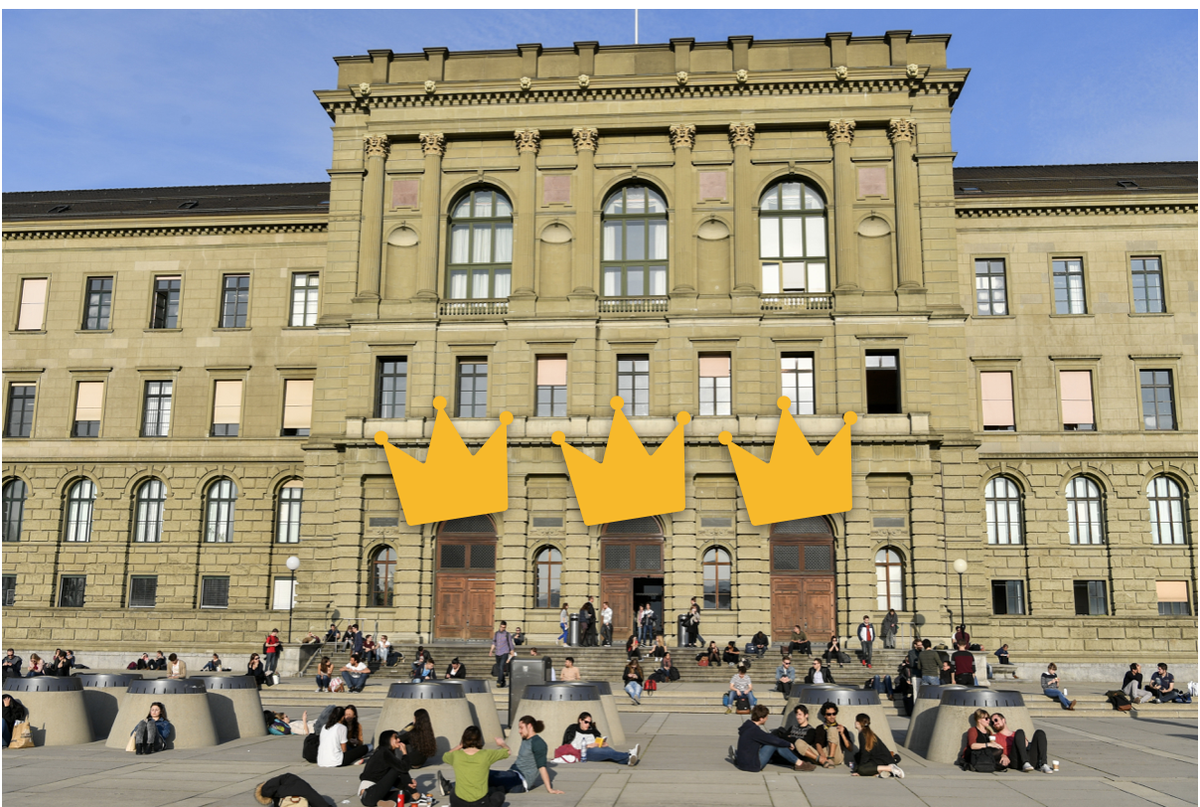Studenten sonnen sich auf der Polyterrasse der ETH Zürich.