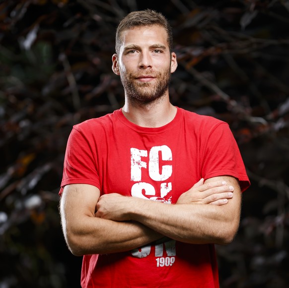 Le footballeur Pajtim Kasami, milieu du FC Sion, pose avant un interview, ce vendredi, 21 juin 2019, a Crans-Montana. (KEYSTONE/Valentin Flauraud)