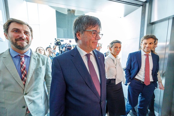 epa10839801 (LR) Members of the European Parliament Antoni Comin, Carles Puigdemont, Spanish Second Deputy Prime Minister and Sumar party leader Yolanda Diaz and Jaume Asens leave after a meeting in…