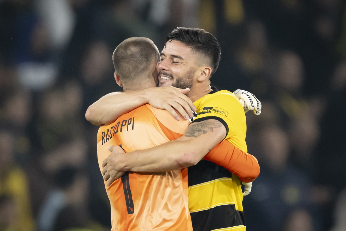 YB?s goalkeeper Anthony Racioppi, left, and YB's Loris Benito, right, celebrates after winning (3-0) the UEFA Champions League Play-offs 2nd leg match between Switzerland's BSC Young Boys an ...