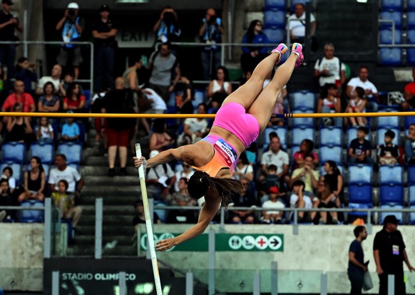 epa13016634 Angelica Moser of Switzerland competes in the Women's Pole Vault event during the Golden Gala Pietro Mennea meeting of the World Athletics Diamond League in Rome, Italy, 04 June 2026. ...