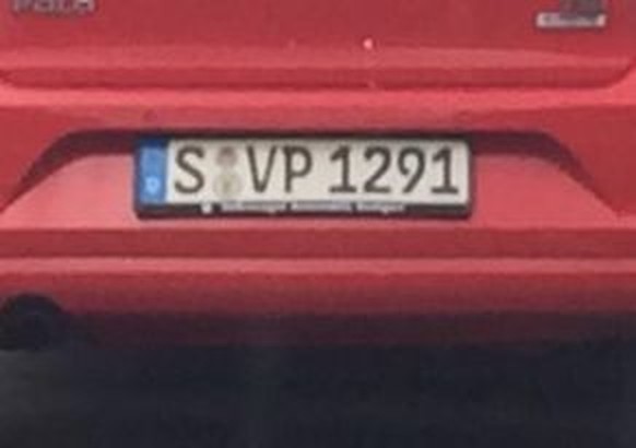 «SVP 1291» und dazu ein rotes Auto? 🤔