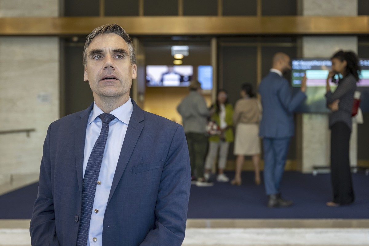 Swiss Head delegation and Head of Swiss Federal Office for the Environment (FOEN) Felix Wertli attends a press conference during the Fifth Session of the Intergovernmental Negotiating Committee on Pla ...