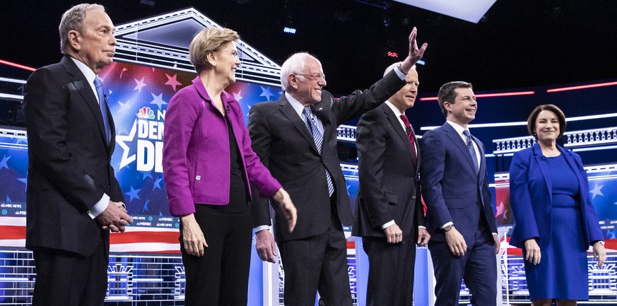 epa08229493 Democratic Presidential candidates (L-R) former NYC Mayor Michael R. Bloomberg, Massachusetts Senator Elizabeth Warren, Vermont Senator Bernie Sanders, former Vice President Joe Biden, for ...