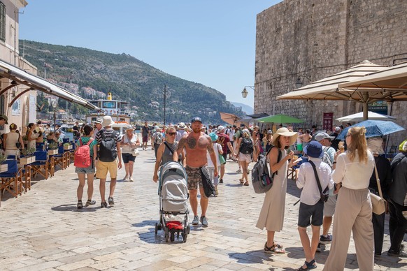 Old Town Dubrovnik People are seen at Stradun in Old Town Dubrovnik, Croatia on July 16, 2024. PUBLICATIONxNOTxINxFRAxCROxBIHxSRBxMNExSLO GrgoxJelavic/PIXSELL