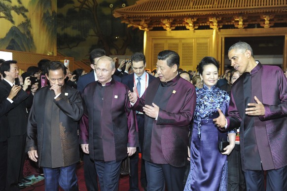 Treffen in Peking: Bruneis Sultan Hassanal Bolkiah, Wladimir Putin, Chinas Staatschef Xi Jingping, seine Gattin Peng Liyuan und Barack Obama.