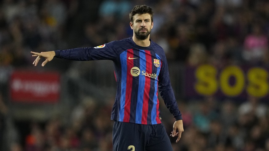 epa10255649 FC Barcelona&#039;s Gerard Pique reacts during the Spanish LaLiga soccer match between FC Barcelona and Villarreal CF in Barcelona, Spain, 20 October 2022. EPA/Alejandro Garcia