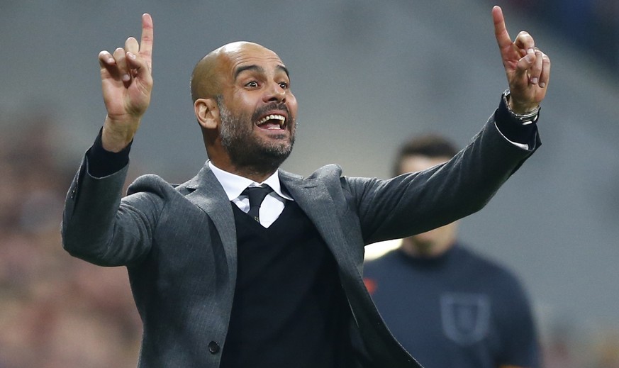 Bayern&#039;s head coach Pep Guardiola instructs his players during the soccer Champions League quarterfinal second leg match between Bayern Munich and FC Porto at the Allianz Arena in Munich, souther ...