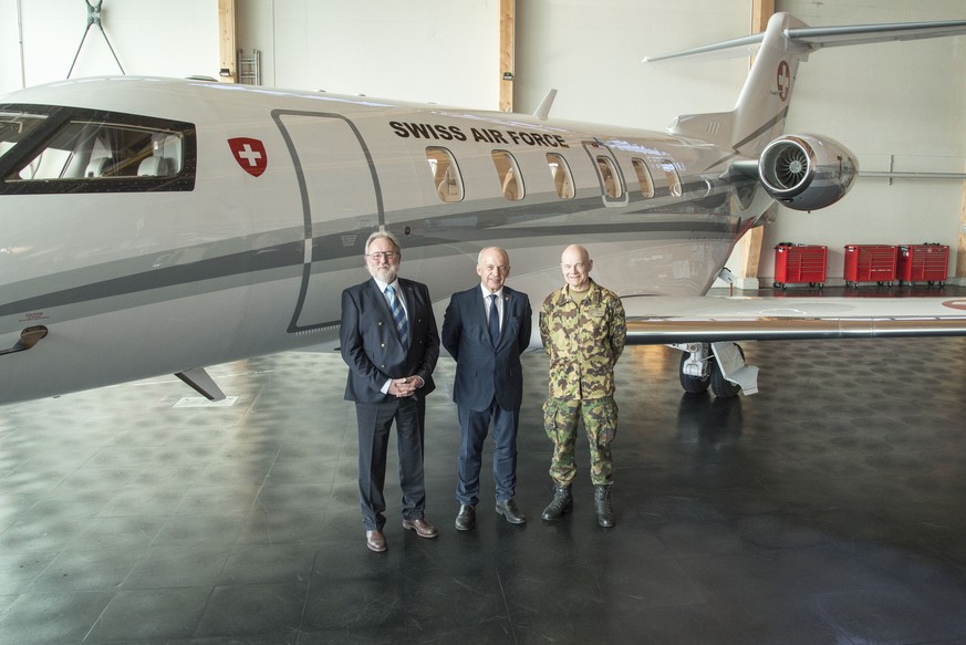 Bundespräsident Maurer übernimmt den PC-24 in Bern. 