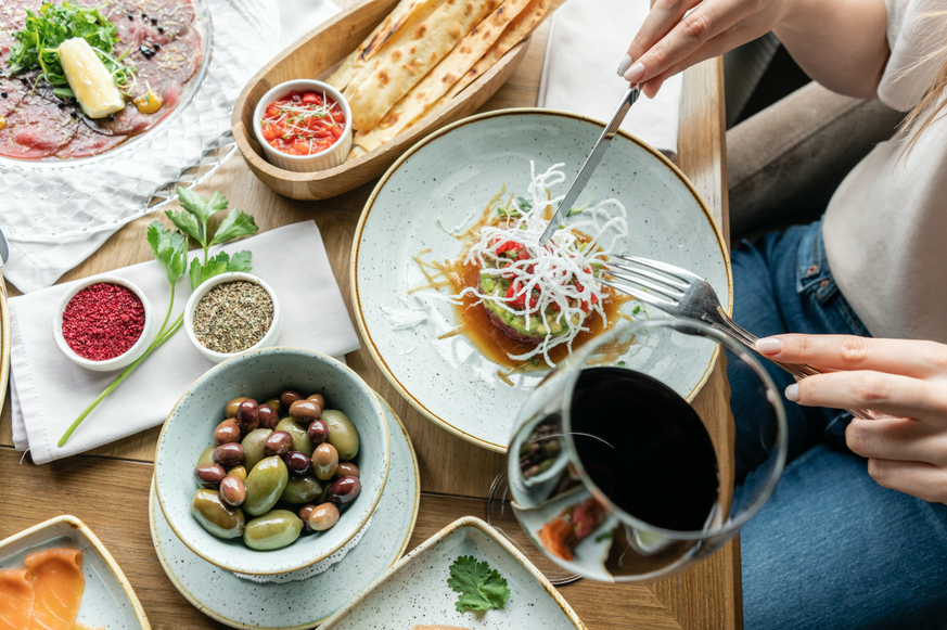 Nur maximal 100 Franken darf das Mittagessen kosten: Ab Januar 2020 müssen sich Ärztinnen an neue Transparenzvorschriften halten.