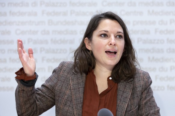 Mattea Meyer, Co-Praesidentin SP Schweiz, spricht waehrend einer Medienkonferenz der SP Schweiz zum Coronavirus, am Dienstag, 24. November 2020, in Bern. Die SP fordert eine Gesamtstrategie zur Bekaem ...