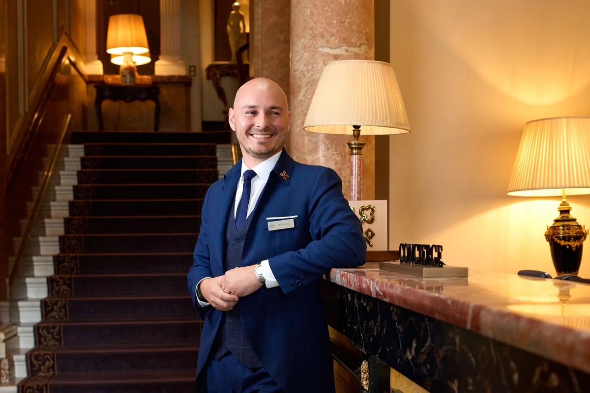 C'est ici que Raphaël Mathon-Goupil accueille stars et starlettes : le hall d'entrée de l'hôtel Beau-Rivage à Genève.