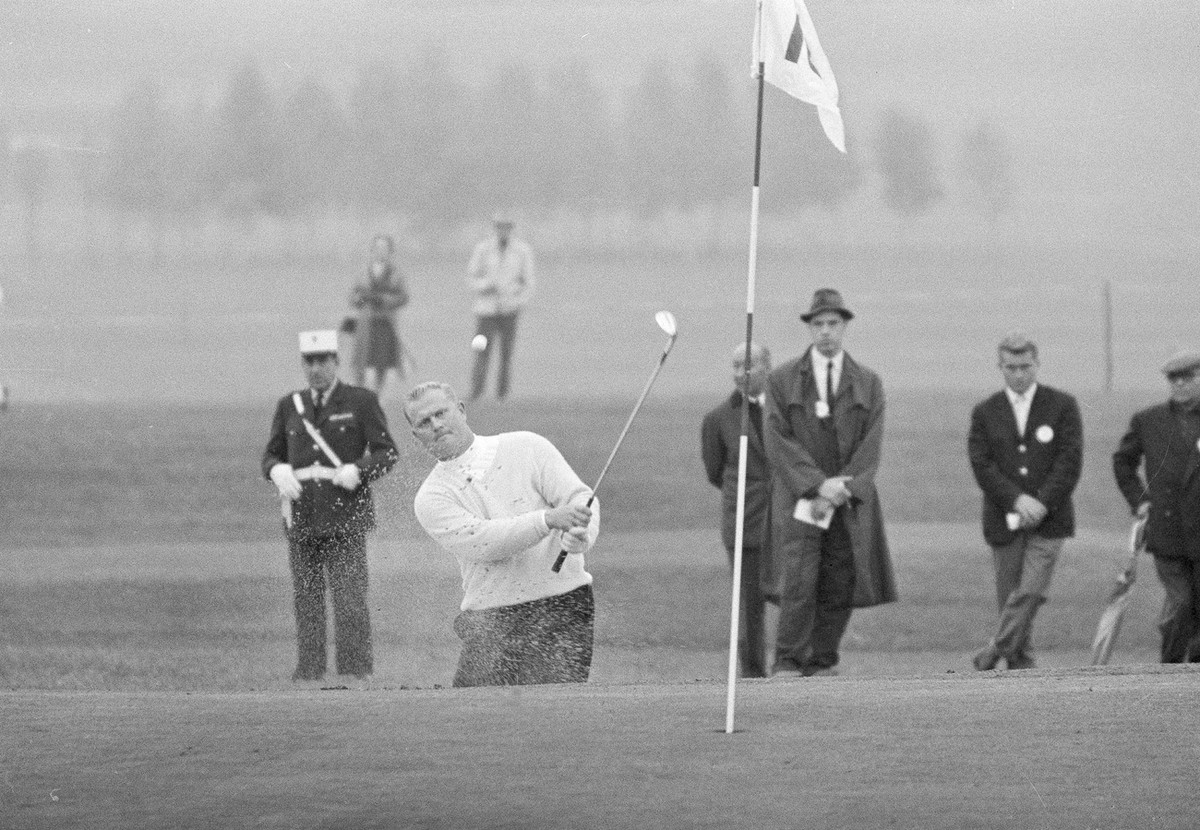 Zu Beginn seiner Karriere ähnelt Jack Nicklaus dem Bondbösewicht Auric Goldfinger alias&nbsp;Gert Fröbe.