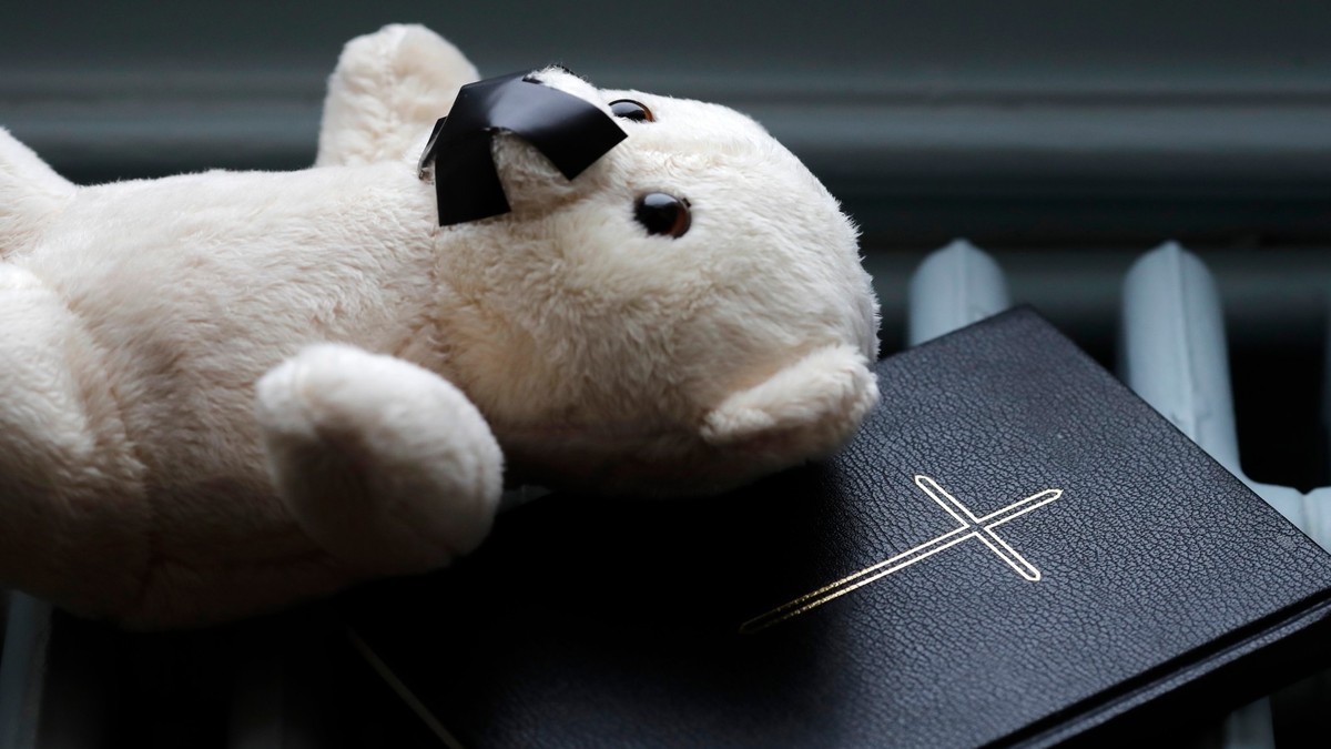 Symbolbild: Sexueller Missbrauch an Kindern und Jugendlichen durch die katholische Kirche wurde in der Schweiz systematisch vertuscht.