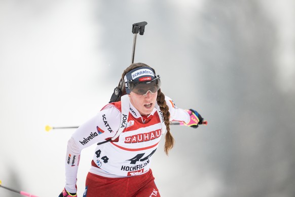 epa10358778 Lena Haecki-Gross of Switzerland in action during the women&#039;s 10km Pursuit race at the IBU Biathlon World Cup in Hochfilzen, Austria, 10 December 2022. EPA/CHRISTIAN BRUNA