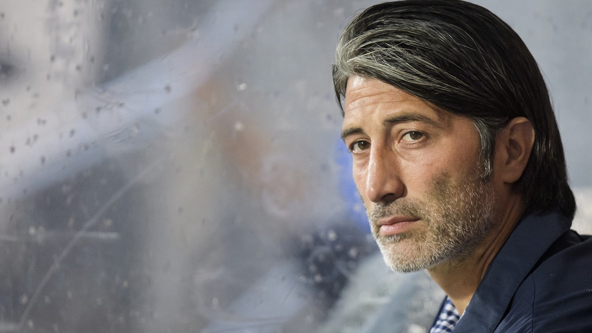 ARCHIVBILD ZU DEN UEBEREINSTIMMENDEN MEDIENBERICHTEN, WONACH MURAT YAKIN NEUER GC-TRAINER WIRD --- L'entraineur schaffhousois Murat Yakin, lors de la rencontre de football de Challenge League ent ...