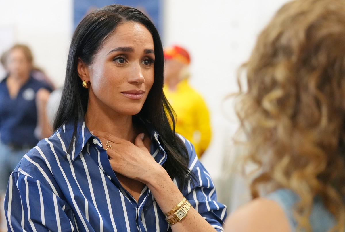 Meghan Markle, the Duchess of Sussex, meets volunteer first responders from the Bondi Surf Bathers' Life Saving Club during a visit to Bondi Beach, Australia, Friday, April 17, 2026. (Jonathan Br ...